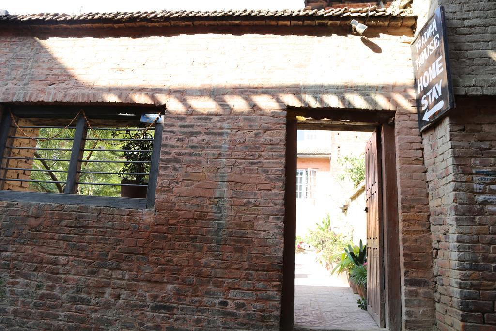 بهاكتابور Pradhan House - Home Stay With Garden المظهر الخارجي الصورة