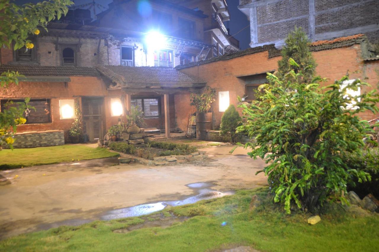 بهاكتابور Pradhan House - Home Stay With Garden المظهر الخارجي الصورة